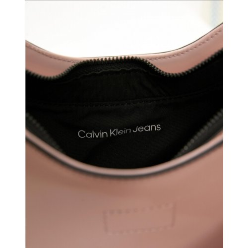  Off Duty Holiday Round Shoulder Bag 22