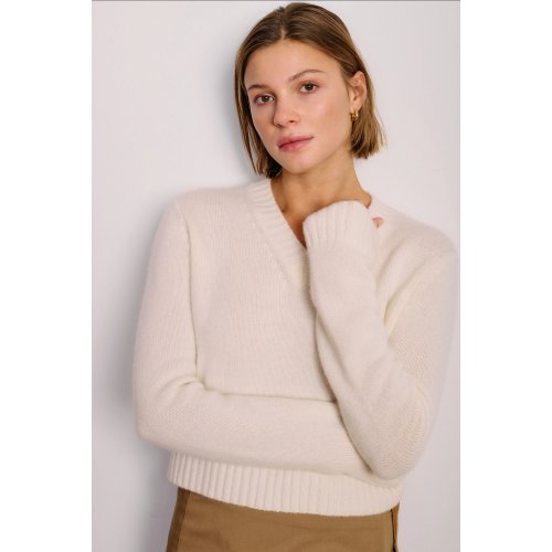 Minnie Cashmere V-Neck Sweater in Off-White 