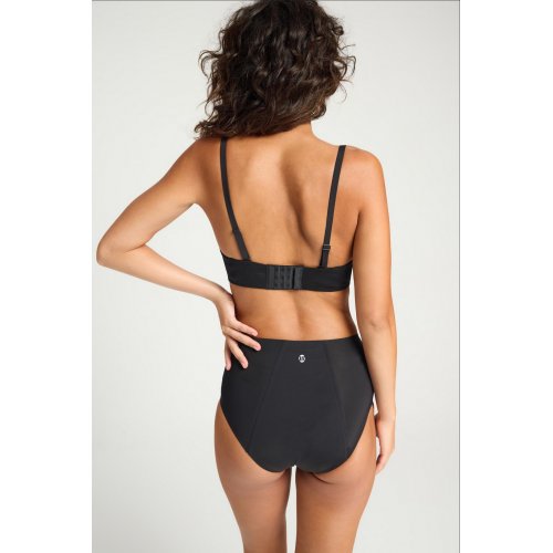  Sweat-Proof <span style='filter: blur(2.5px);'>***</span> 