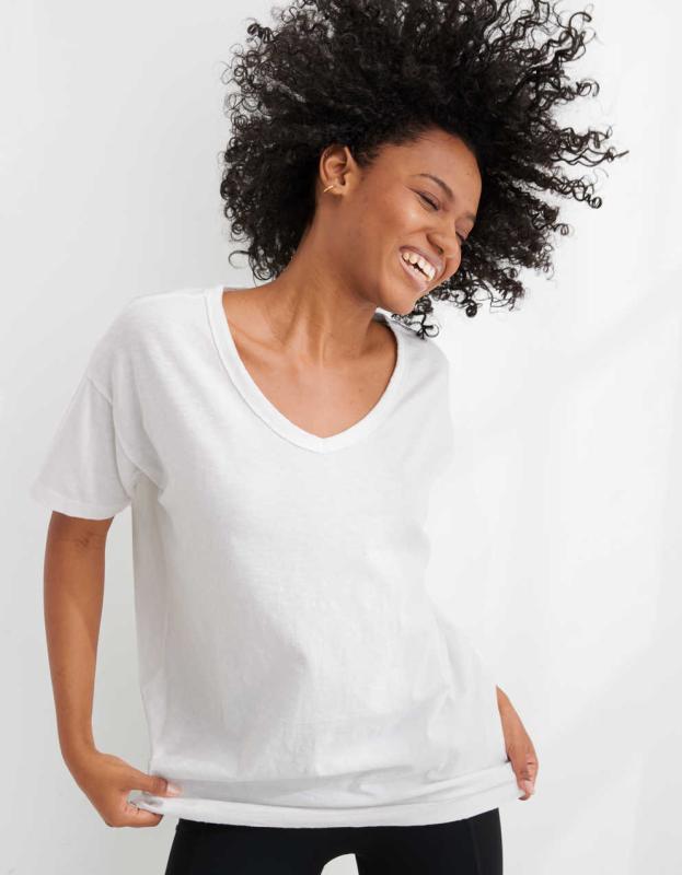 Aerie Distressed V-Neck Oversized Boyfriend T-Shirt - White, M 