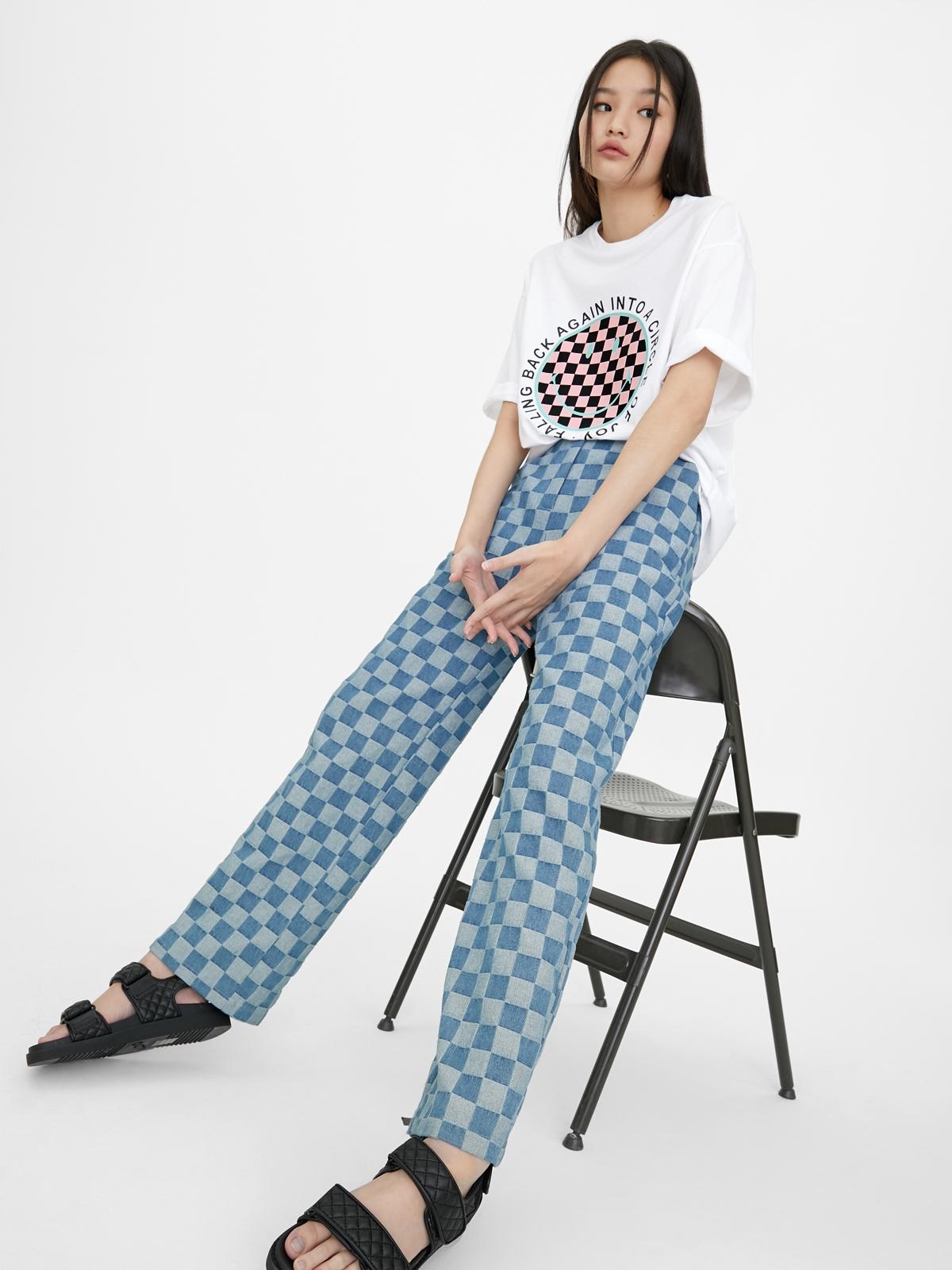 Smiley® Oversized Graphic Tee - White