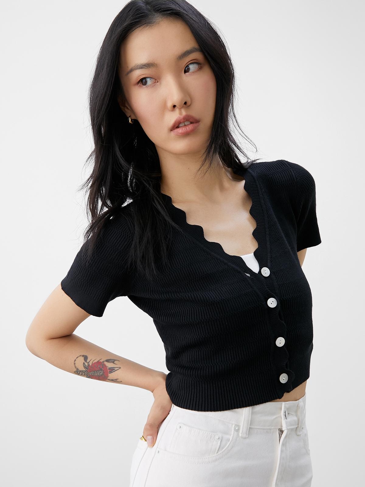 Cropped Lettuce-Edge Detail Top - Black