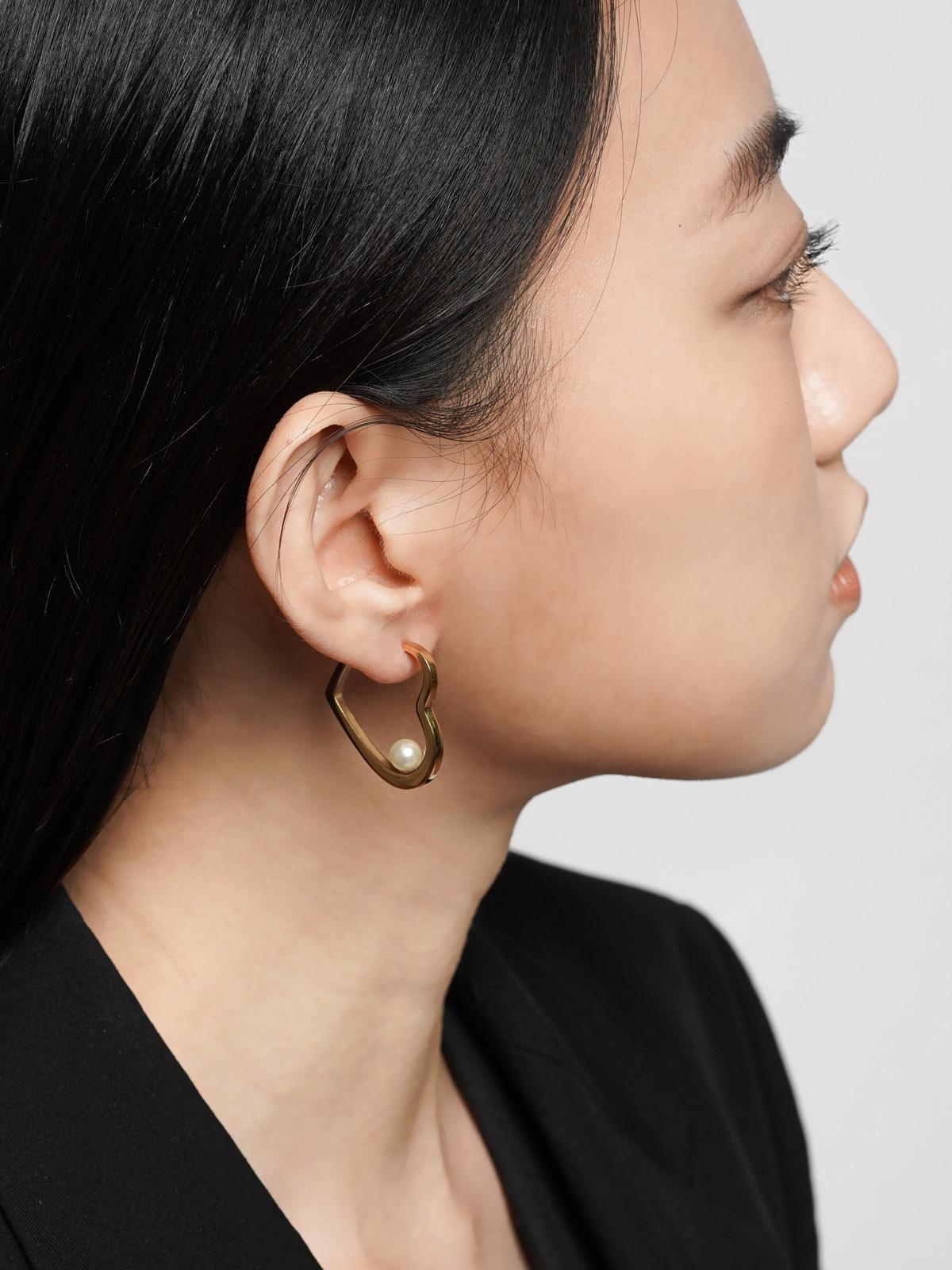 18K Gold Titanium Heart Pearl Earrings - Gold
