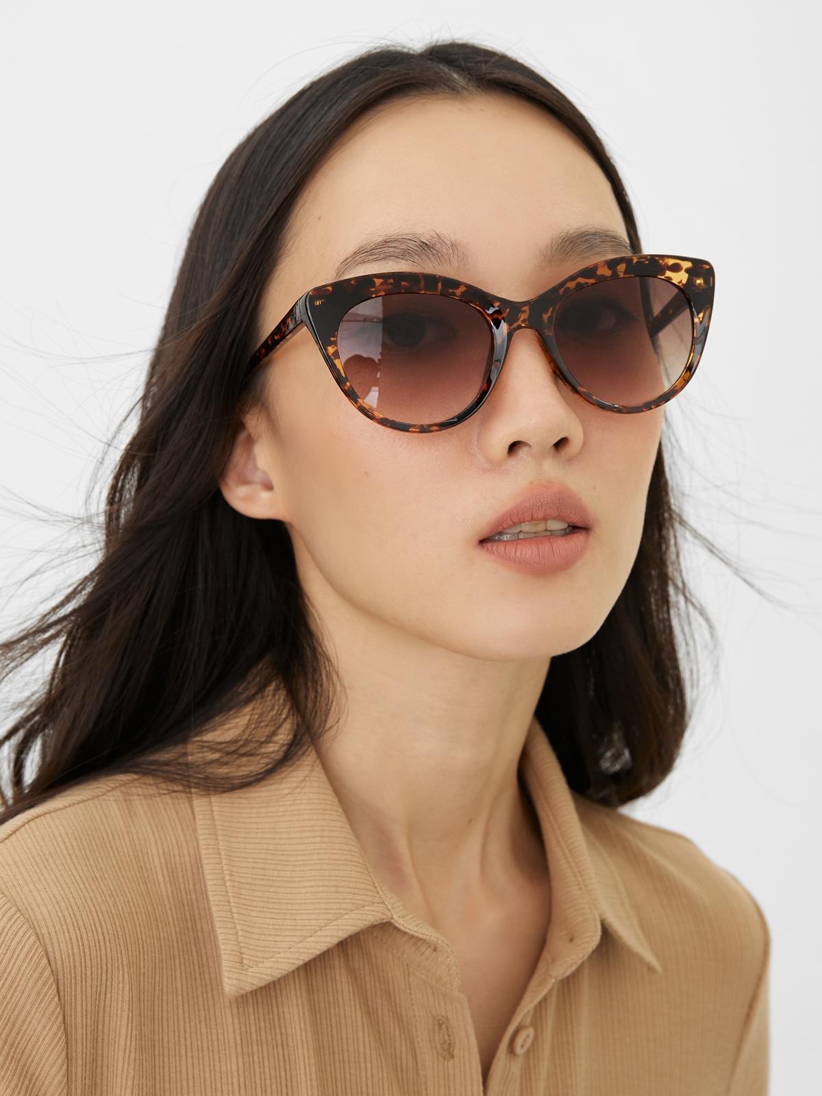 Cat Eye Frame Sunglasses - Brown
