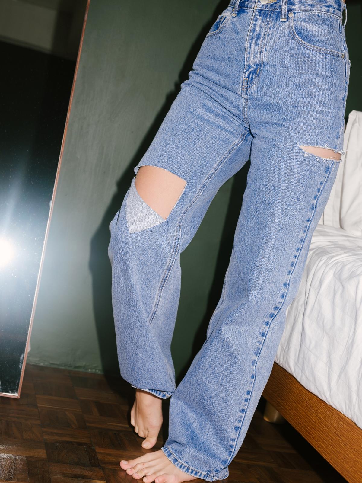 Sustainable Organic Cotton Ripped Jeans - Light Blue