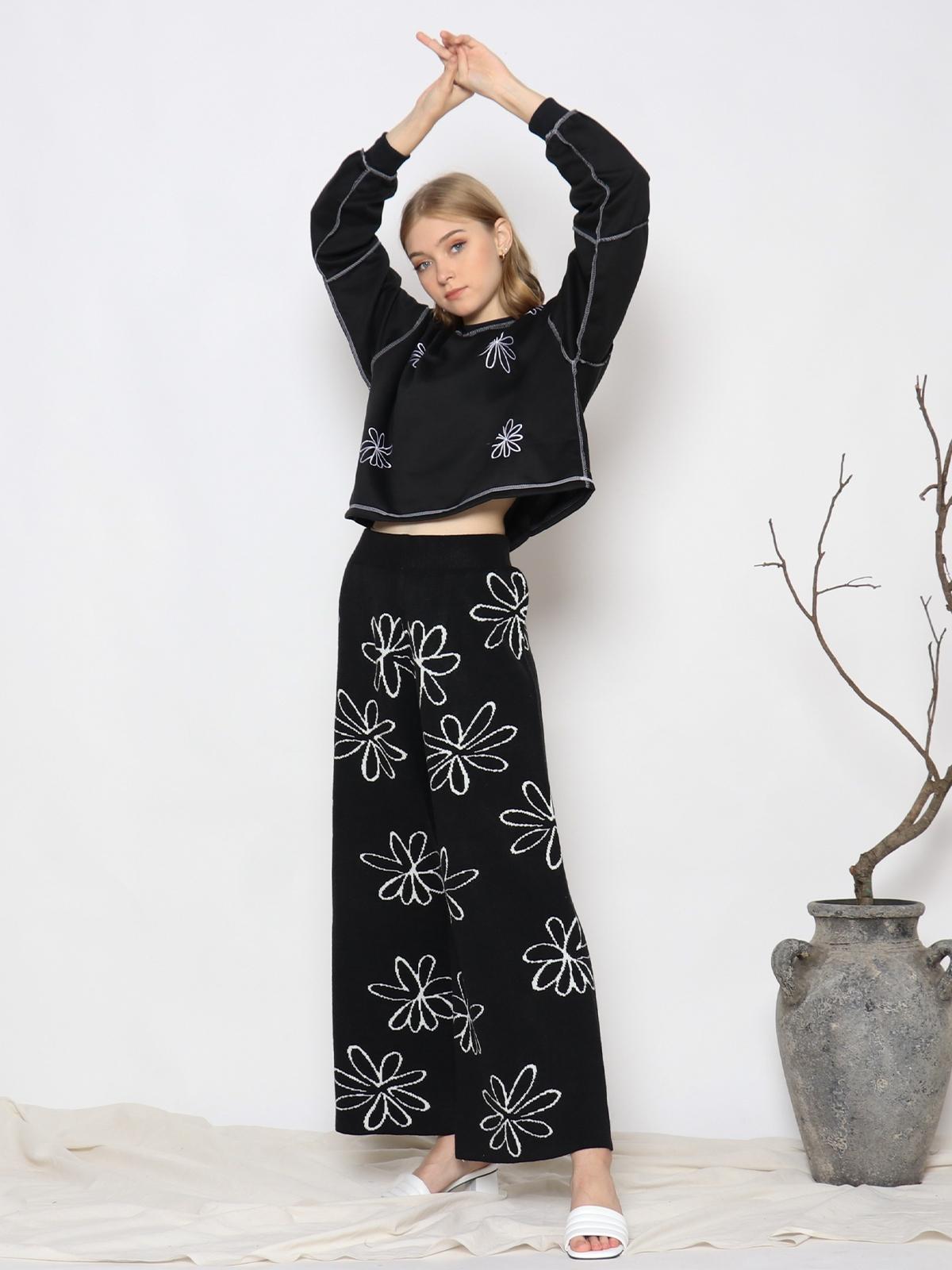 Pepito Anemone Embroidery Cropped Tee - Black