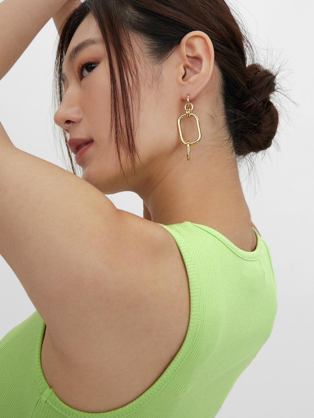 Set of 2 Oval Shaped Hoop Earrings - Gold