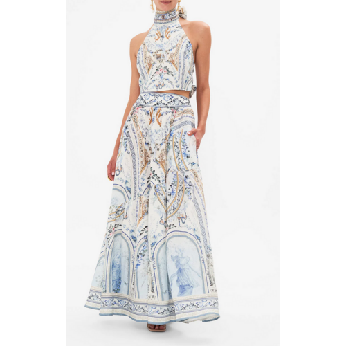 Skirt with shaped seam