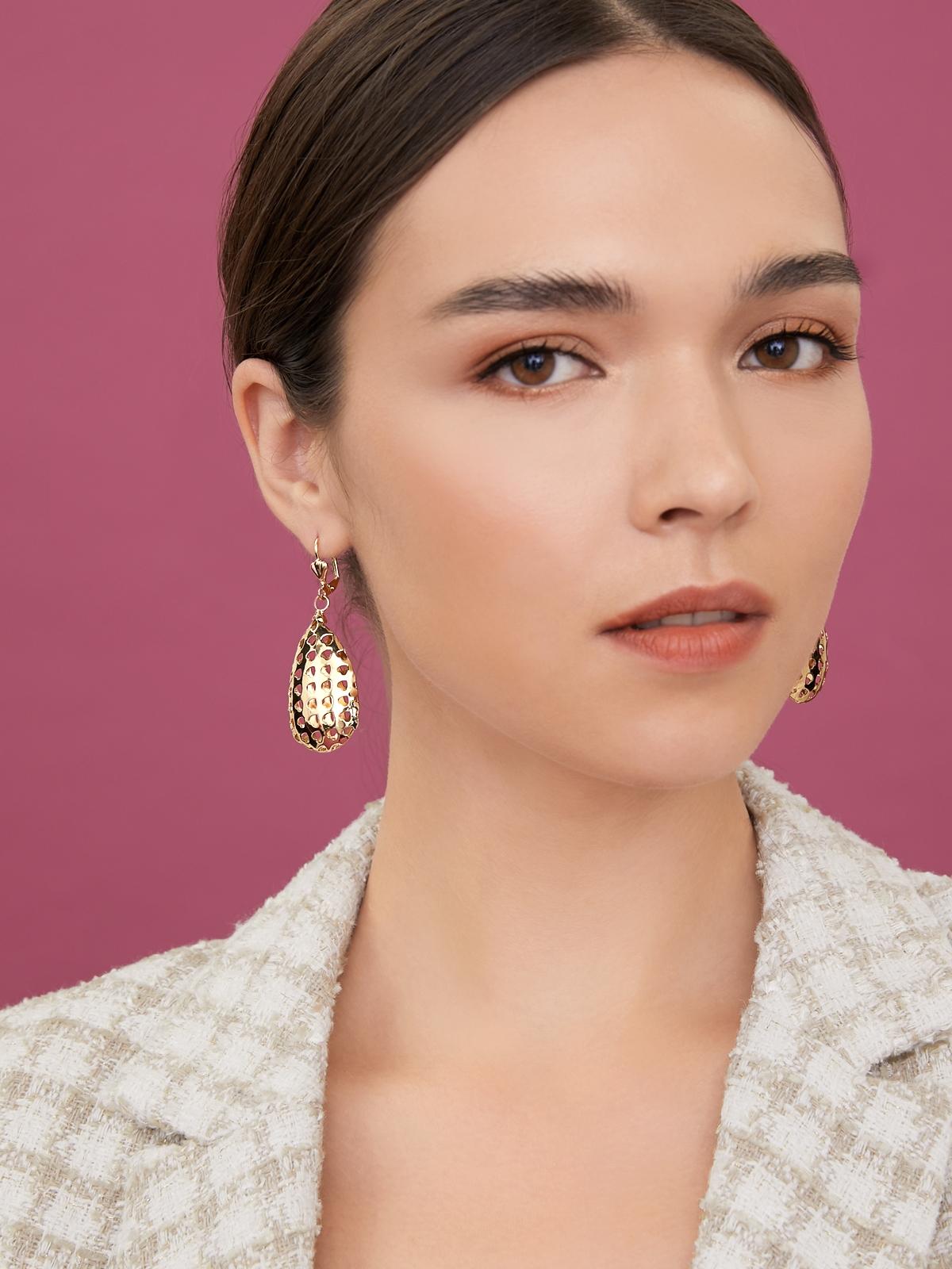 Oval Shape Textured Earrings - Gold