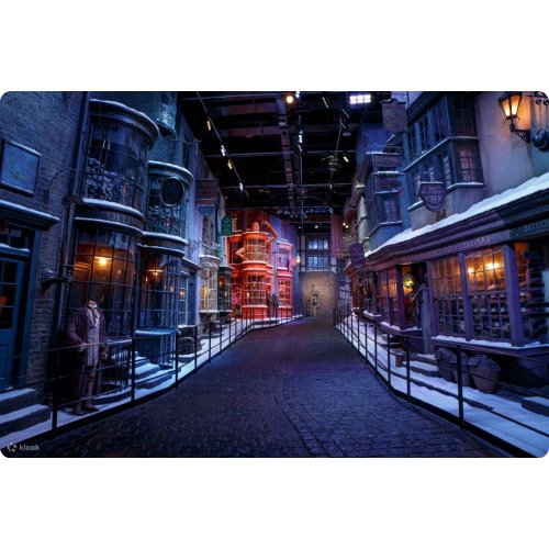  Warner Bros. Studio Tour London: The Making of Harry Potter