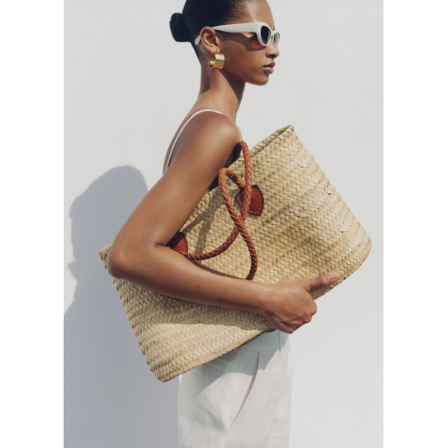 Natural fibre bag with leather handles