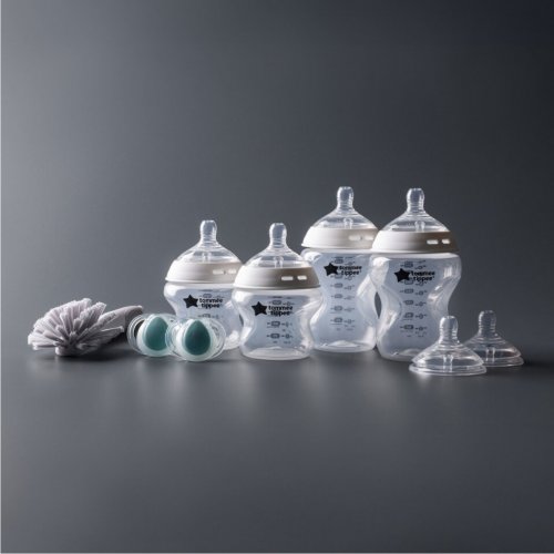 Tommee Tippee Natural Start Newborn Starter Set, Slow & Medium-Flow, Mixed Sizes